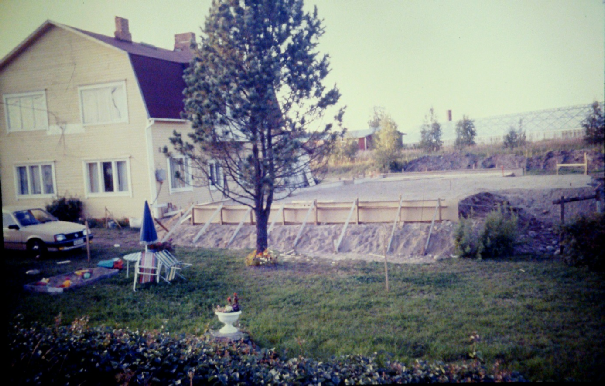 År 1983 gjordes grunden till det nya huset söder om det gamla "Anderssonas".