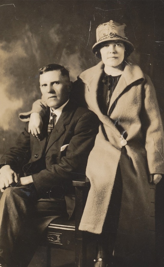 På fotot Erland Norén tillsammans med sin dotter Anni. Fotot taget runt 1930 för Anni dog år 1932. 