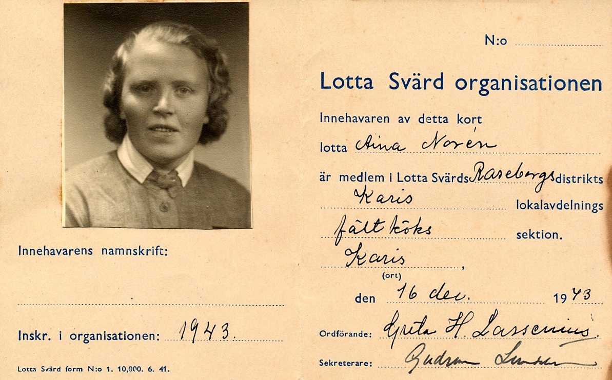 Här Aina Noréns medlemskort i Lotta Svärd organisationen.