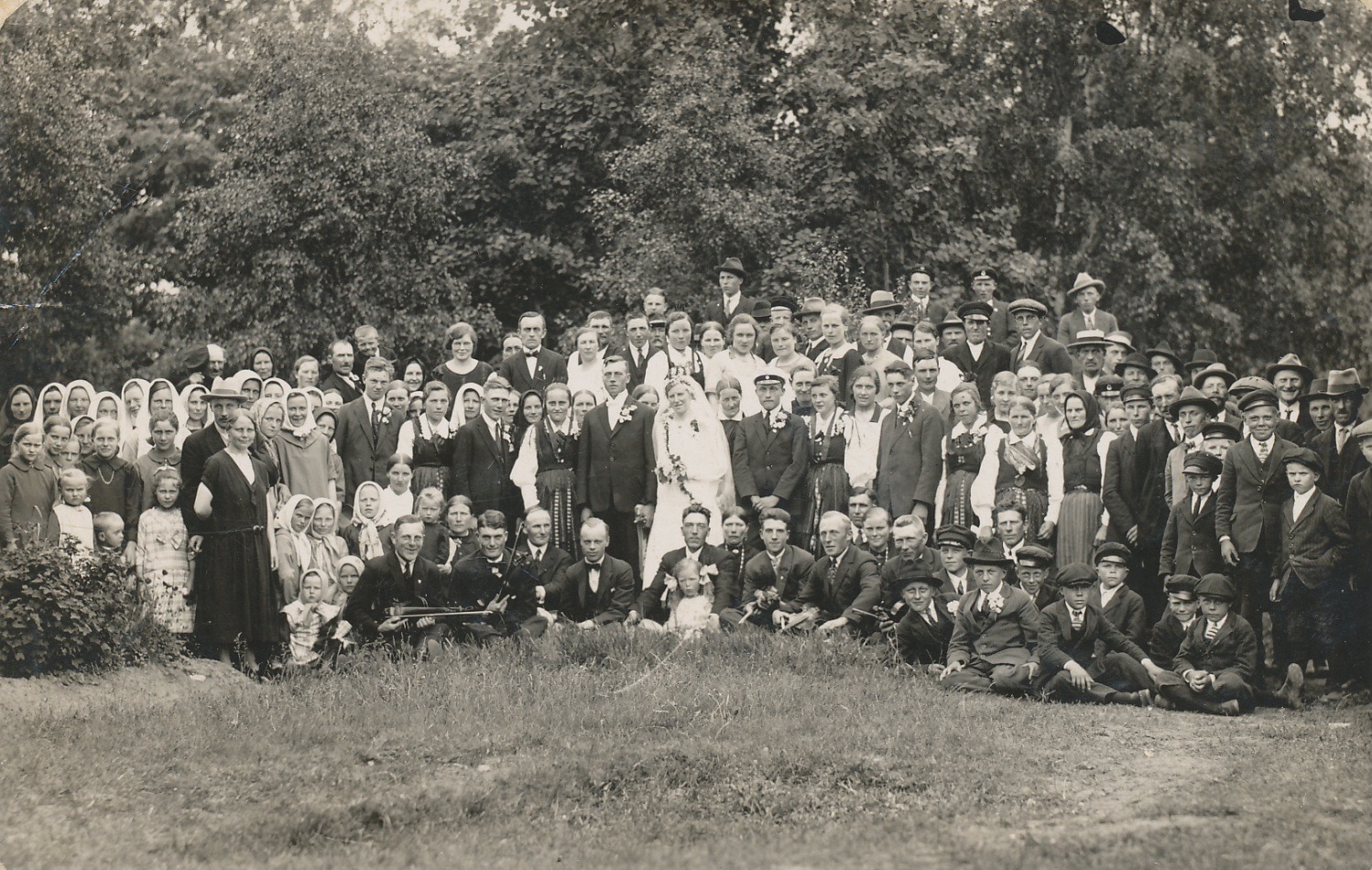 Bröllopsfotot av Valdemar Rosengren och Hilma Agnäs, taget i juli 1927. 