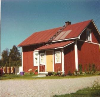 Här huset fotograferat från gårdssidan, från öster.