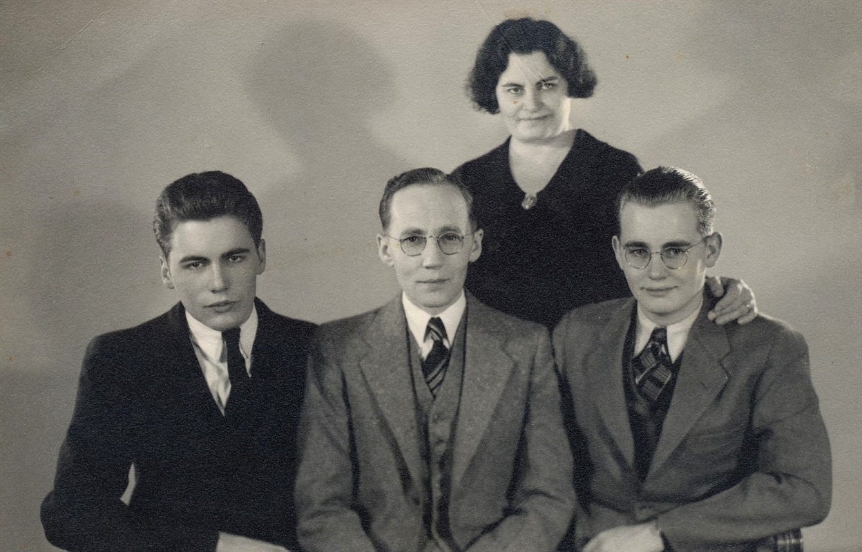 På fotot Cecilia Lillkull, som i Amerika gifte sig med Emil Backman. På fotot också sönerna Robert (f. 1919) och John (f.1918). John Backman brukade ofta besöka släkten i Dagsmark.