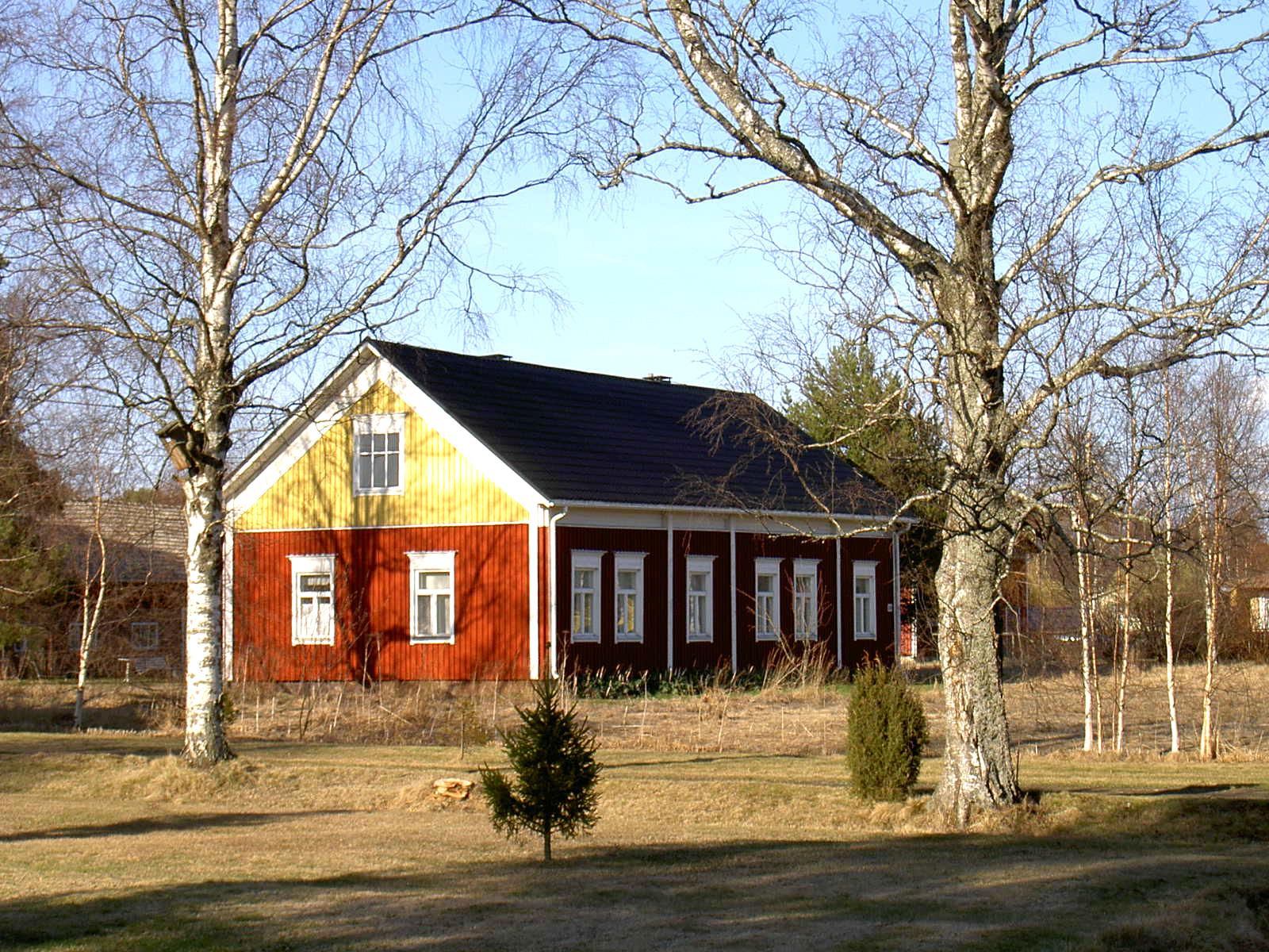 Så här såg Nyströms gård ut på våren i början på 2000-talet.
