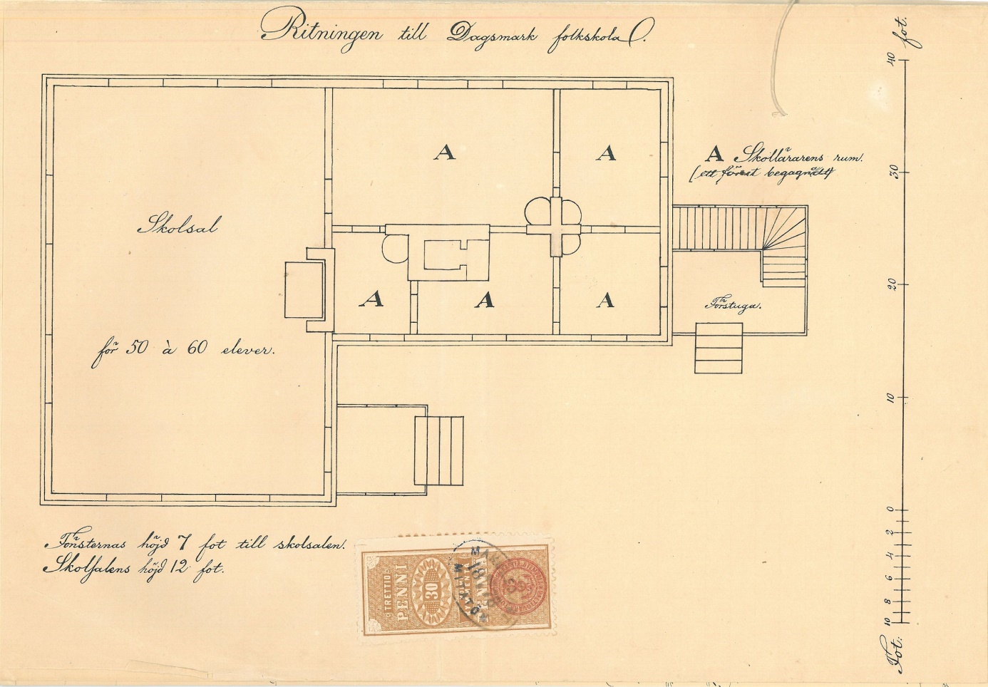 Det var den här enkla ritningen som skickades in för godkännande och man kan se att lärarens bostad är nästan lika stor som den skolsal som kunde rymma upp till 60 elever. Skolsalen var ungefär 9 x 7 meter stor och höjden över 3 meter.