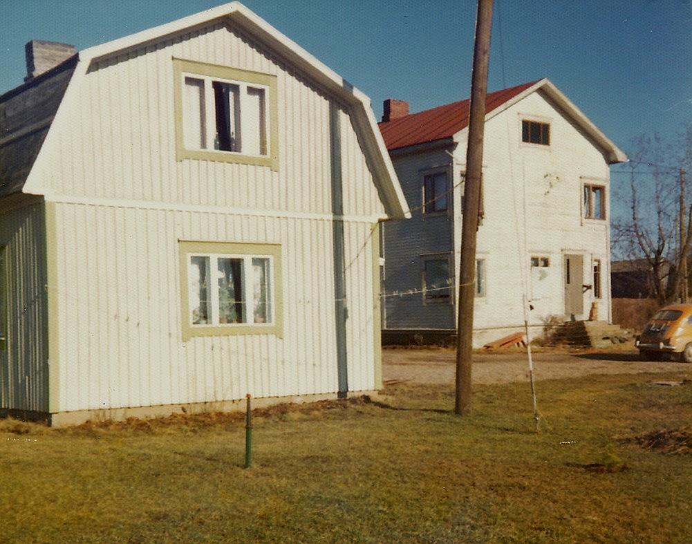 År 1948 köpte affärsmannen Nils Nelson kafébyggnaden. I början av 1950-talet såldes hela stället åt Onni Heiniö från Bötom. Han hade taxirörelse och byggde ett garage på gården. Detta garage byggdes senare om till bostad och finns fortfarande kvar.
