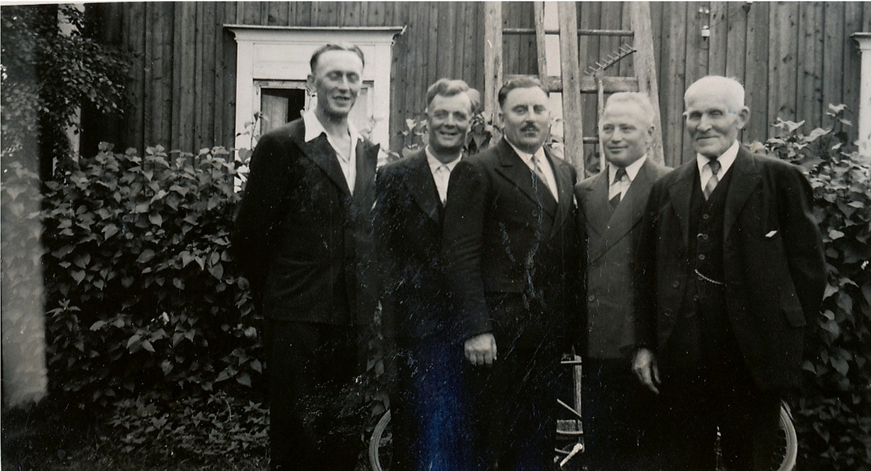 Fr.v. Gunnar Lillkull, Emil Norrgård, Anselm Norrgård, Lennart Nyström och Niklas Nyström.