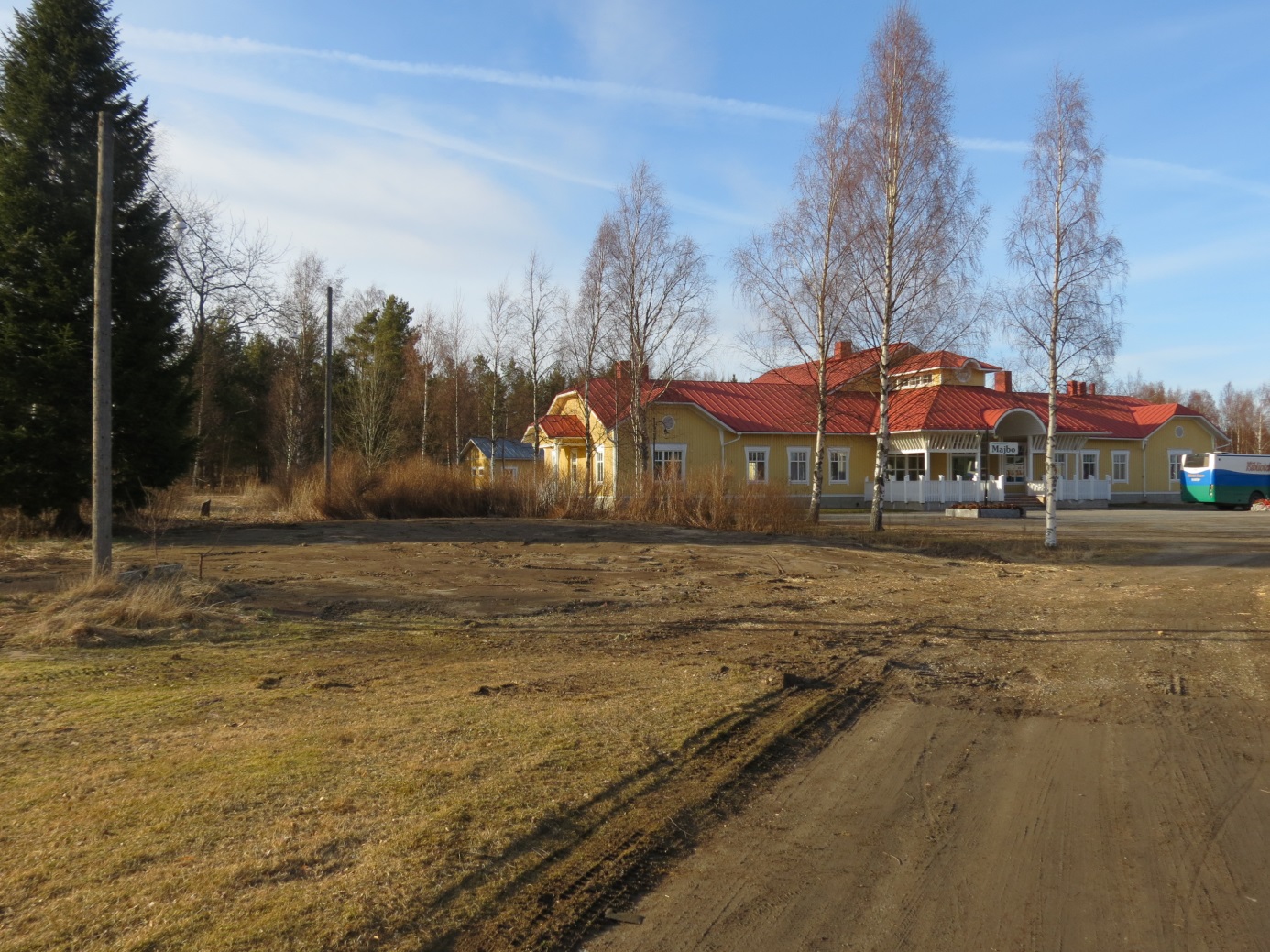 Området är nu utjämnat och det enda som finns kvar av ”Lillsjö-Bagarin” och ”Bagar-Annas” är den gamla stenfoten nära landsvägen.