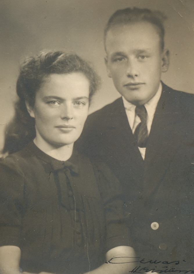 På bilden Else Norrgård (1924-2016) som gifte sig med Sigvald Ingvesback (1924-2003) från Finngärdstå i Lappfjärd.