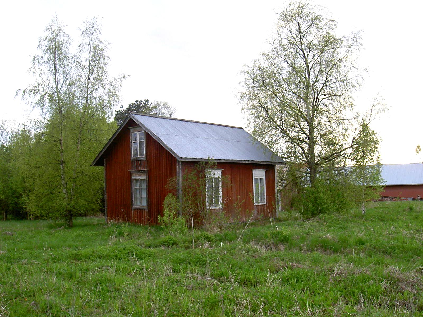 Så här såg huset ut år 2003, fotograferat från Lillsjövägen.