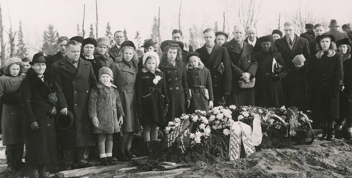 Här hela släkten samlad på Dragås-Hildas begravning i Helsingfors våren 1946.