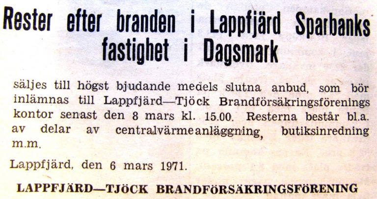 Försäkringsbolaget erbjuder brandresterna i en annons i Syd-Österbotten. Affärsmannen Ture Mäkelä köpte varulagret och sålde ut en del av det brand- och rökskadade varorna. 