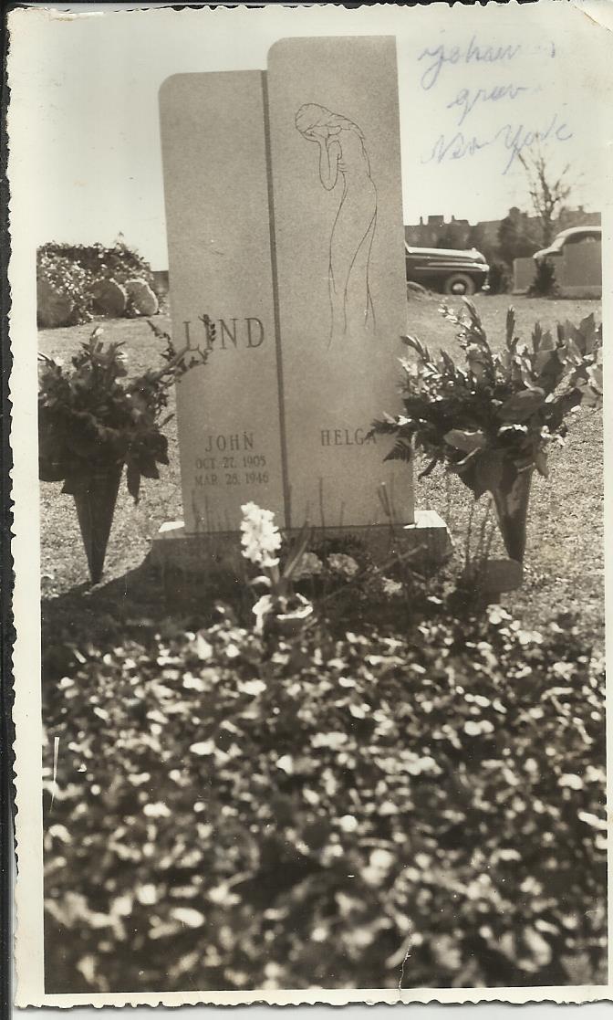 Här John Linds och Helgas gravsten.