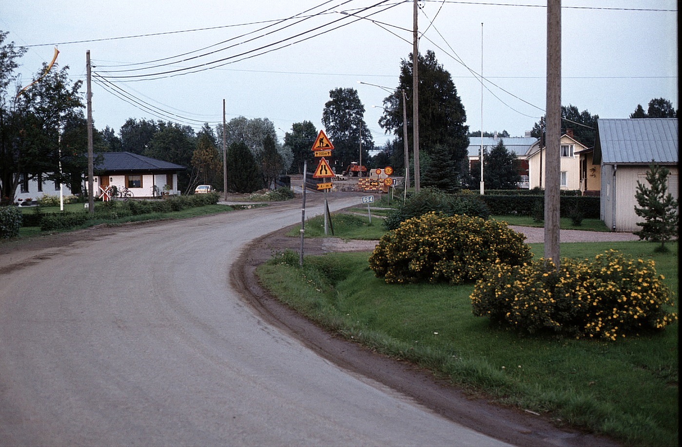 Här på Ingmar Rosengårds foto från hösten 1983 syns det bra hur trafiken leddes över reservbron. Tack vare denna kunde den gamla Storbron rivas före den nya byggdes.