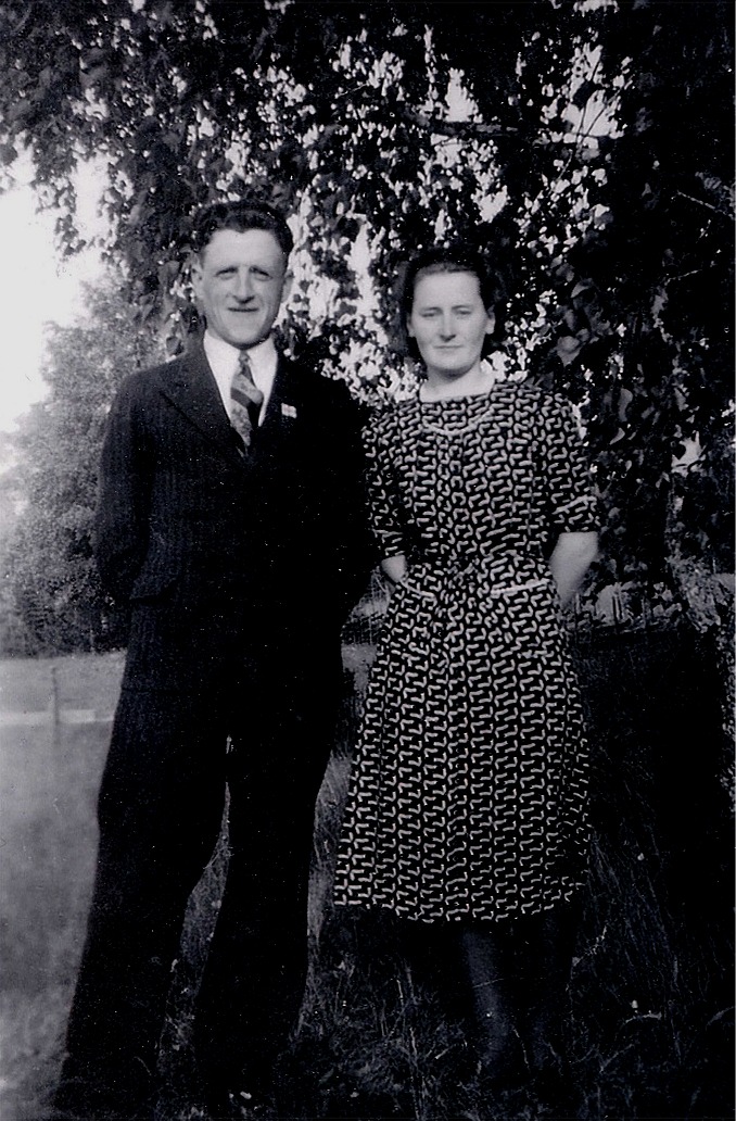 På bilden Elis Ahlberg med hustrun Gerda år 1942.