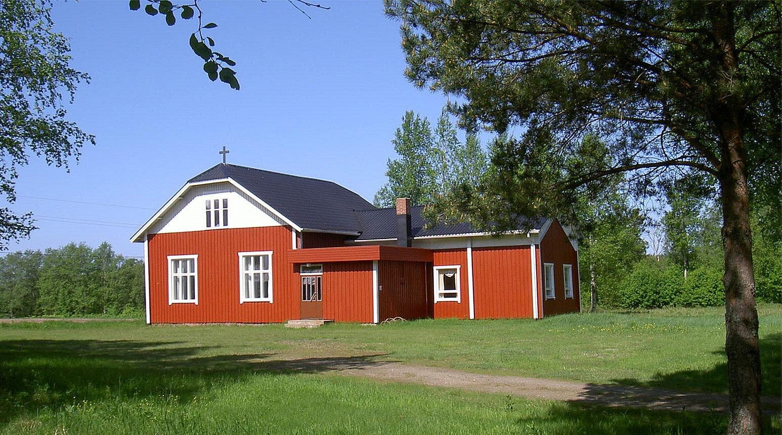 Bönehuset fotograferat från sydost år 2003.