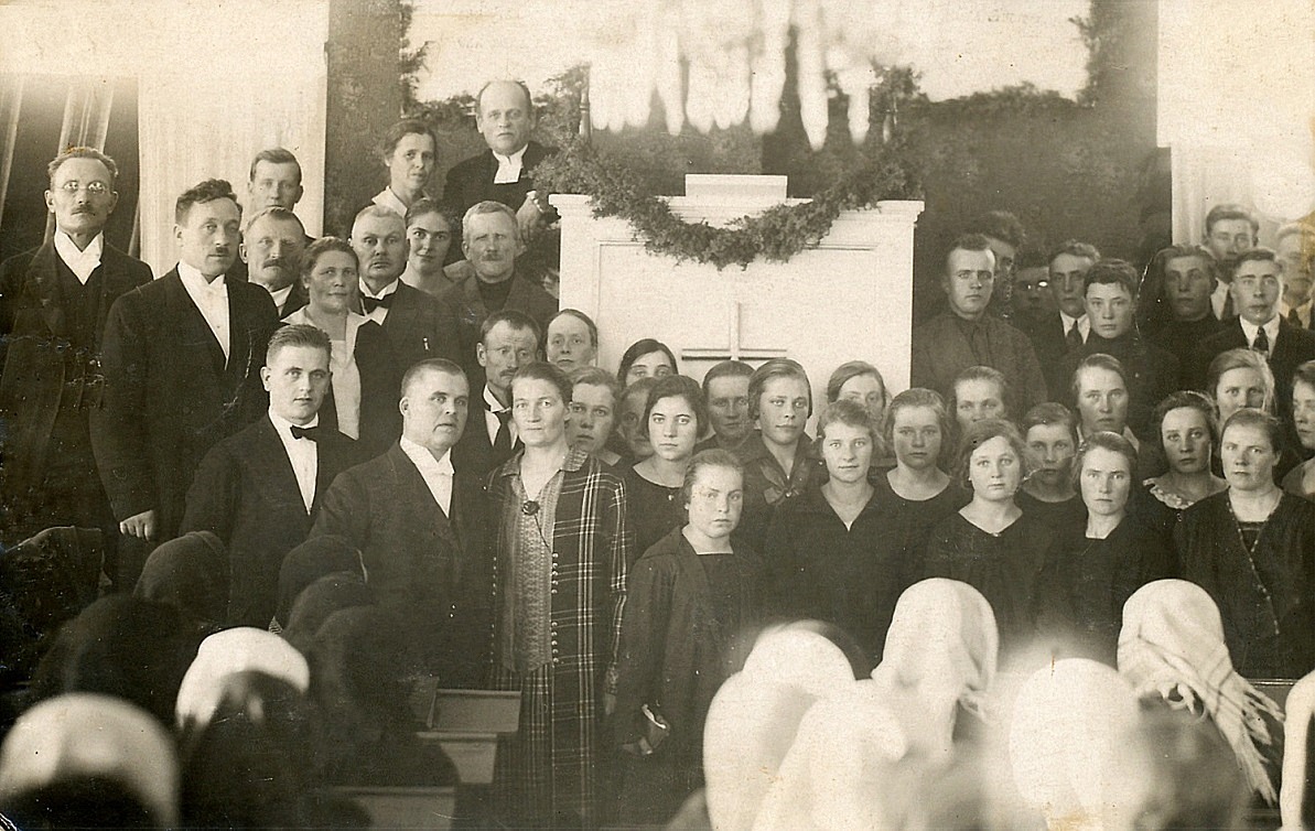 Denna bild är från inskriptionen 1 november 1926. Rektorn Sjöblad långt fram till vänster och bakom honom de 33 eleverna. 
