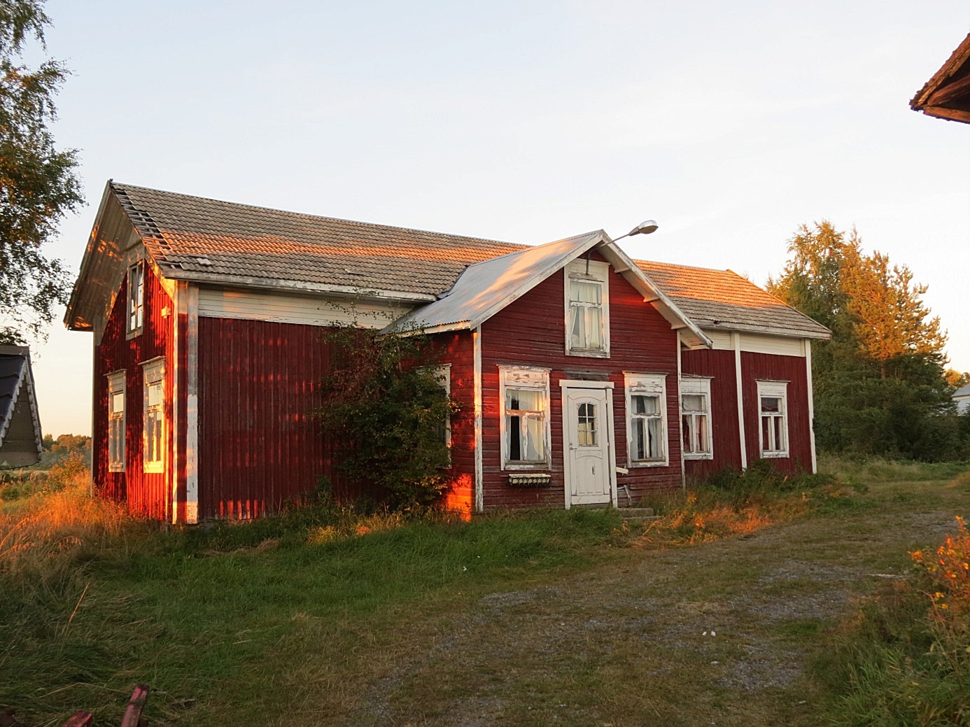 Huset fotograferat från gårdssidan 2013.