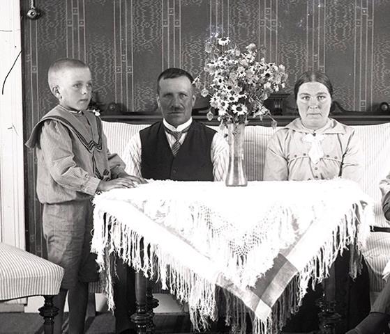 På bilden Viktor och Ida Nylund tillsammans med sonen Rurik, som var född 1907.