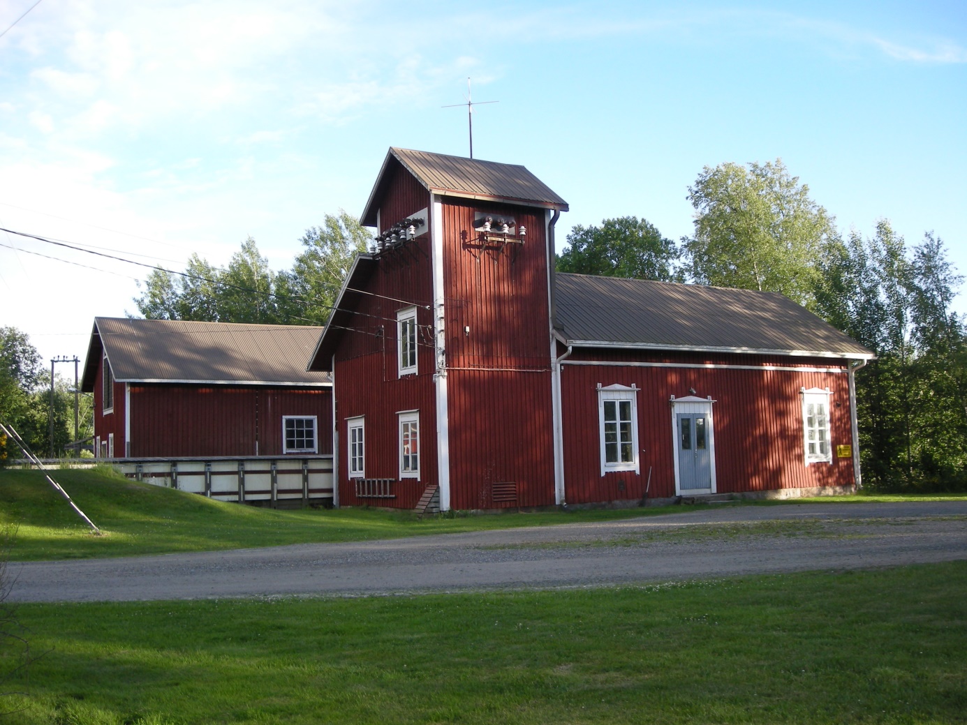 Nog skulle Viktor känna sig stolt om han visste att det kraftverk som han körde i gång år 1918 fortfarande är i drift och producerar elektricitet till det allmänna elnätet. Sedan år 2001 ägs Storholmen, kraftverket och området där omkring av Perus Byaförening, som har gjort ett gott arbete med att hålla kraftverket i gång och sköta om hela kraftverksområdet.