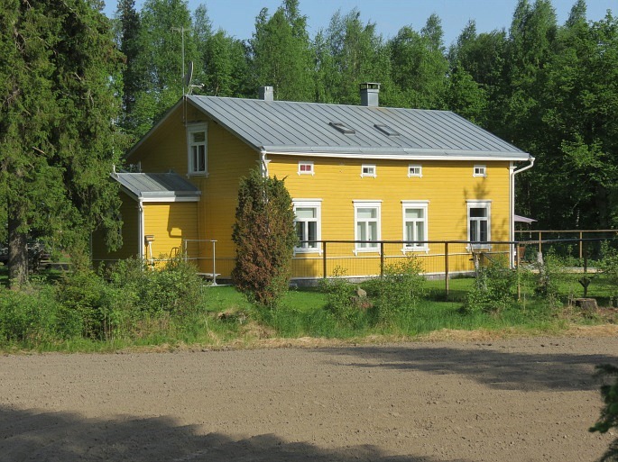 Den stiliga huvudbyggnaden i Ragnarsvik, fotograferad från väster 2013. 