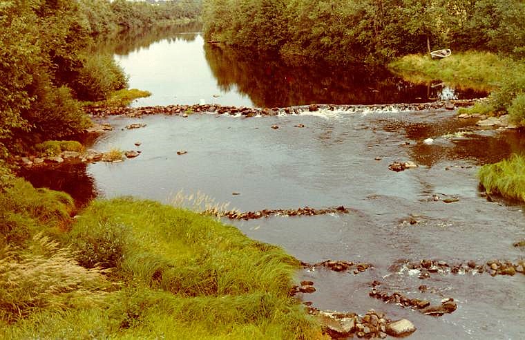 Efter ombyggnaden av Storbron på 1980-talet gjordes stora markarbeten i forsen och i dag syns inga spår efter kraftverket. Foto John Hammarberg.