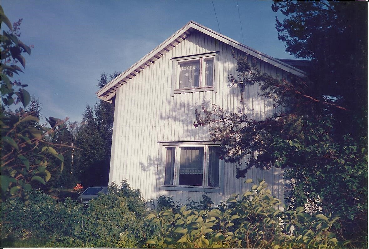 Huset fotograferat från väster på 1980-talet. Foto: Inga-Lill Sandström.