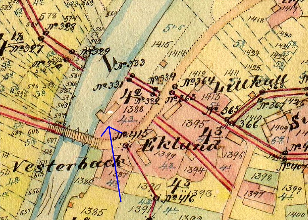 På storskifteskartan från 1905 så syns sågkvarnen vid pilen och att det vid storskiftet tilldelades Vesterbacks hemman nr 4:2, trots att det tidigare hade tillhört Eklund på nr 4:3..