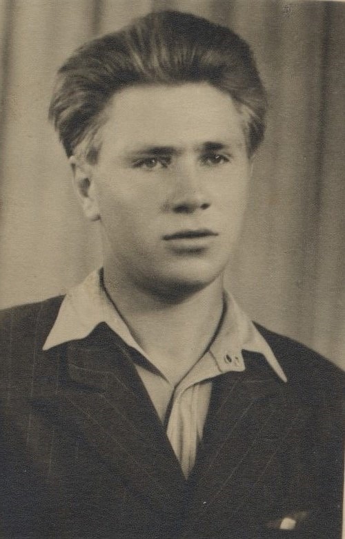 Här Eino Koivumäki (1928-2014), som kallades "Dunderas-Einar". Han var son till "Dunderas-Joss", alltså Johan och Adelina Koivumäki. 
