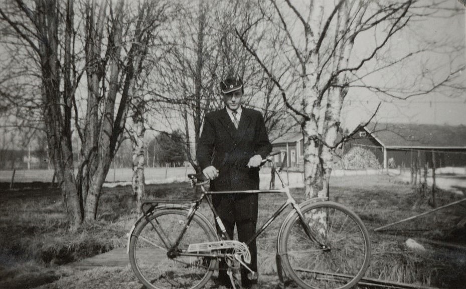 "Haga" Levi Lund ute med sin cykel.
