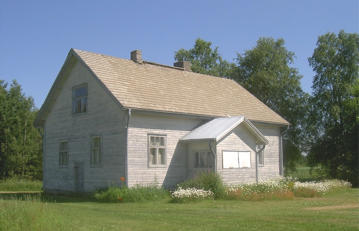 Här gården som ”Rebeck-Selim o Manda” byggde år 1950, nästan på samma ställe där Josef och Adelinas gamla gård stod. Gården fotograferad år 2003, från söder. 