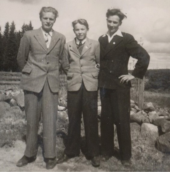 Till vänster Levi Norrvik, i mitten Åke Mäkelä och till höger Elgot Berg.