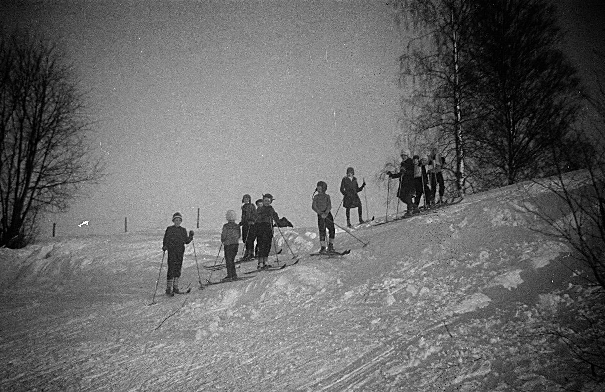 Åbackan nedanför Backlundas var ett populärt ställe om vintrarna, trots att det inte fanns någon skidlift.