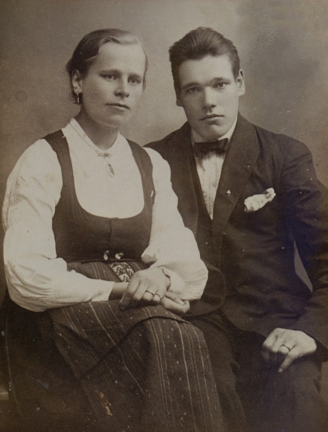 Här förlovningsparet Hulda Storkull och Karl Hemberg. De gifte sig i februari 1927.
