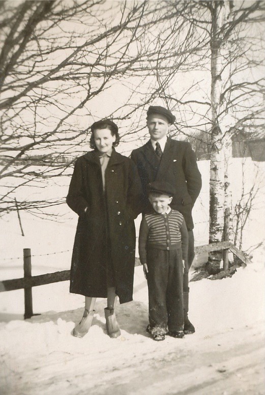 Här står Ethel med sin familj i mitten på 50-talet.