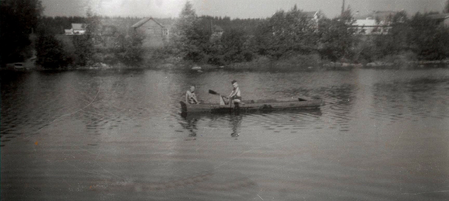 Kurt och John med ekstocken ute på ån i början på 60-talet.
