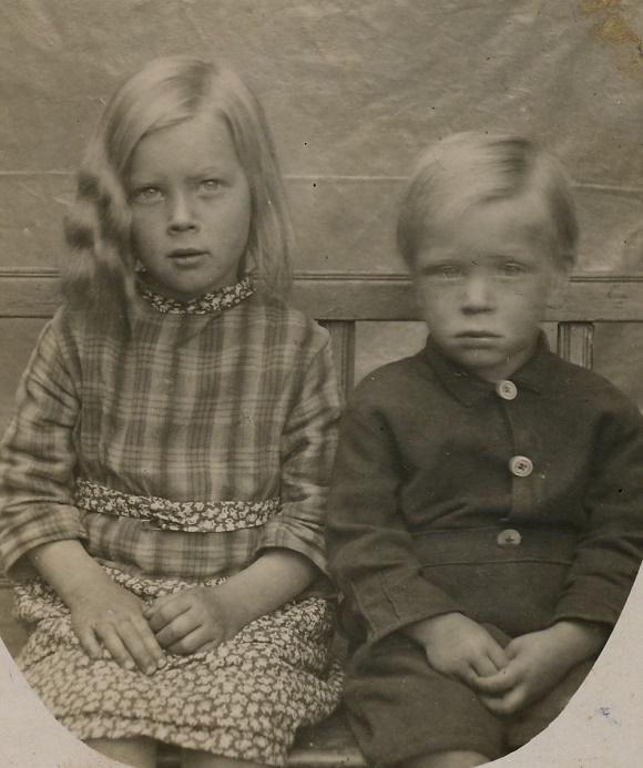 Arthurs foto av barnen Elvi och Arne.