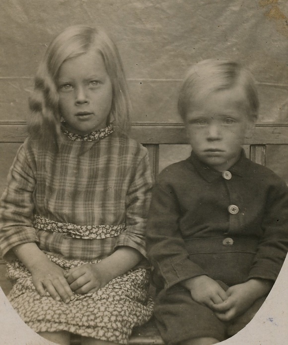 Arthurs foto av barnen Elvi och Arne.