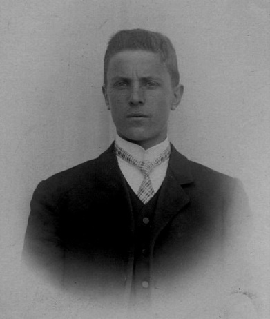 På bilden byggmästaren Emil Storkull, ca 1910.