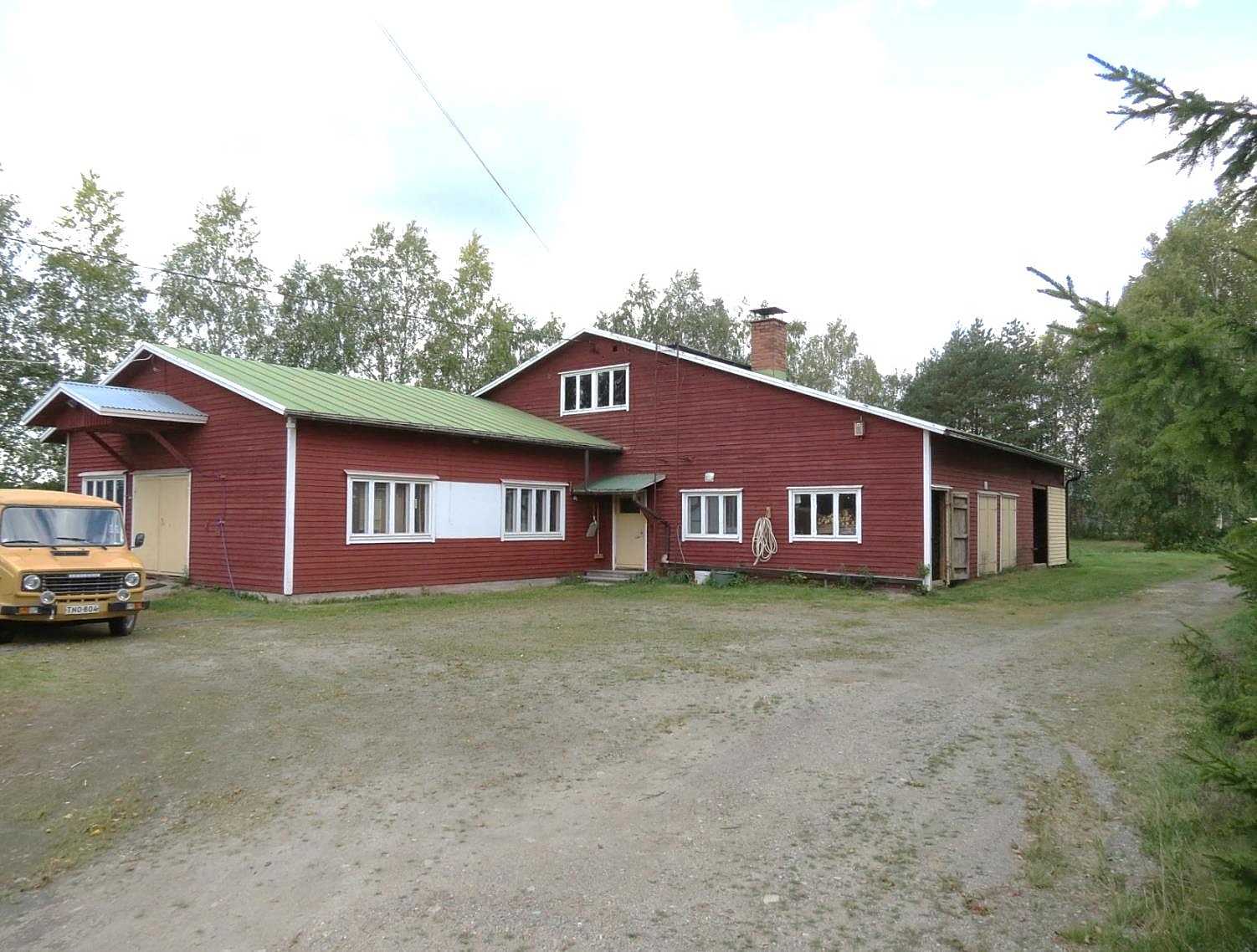 Byggnaden där Myllyniemen Puunjalostus verkar i dag byggdes år 1967 av Johannes Myllyniemi (1904-1985).