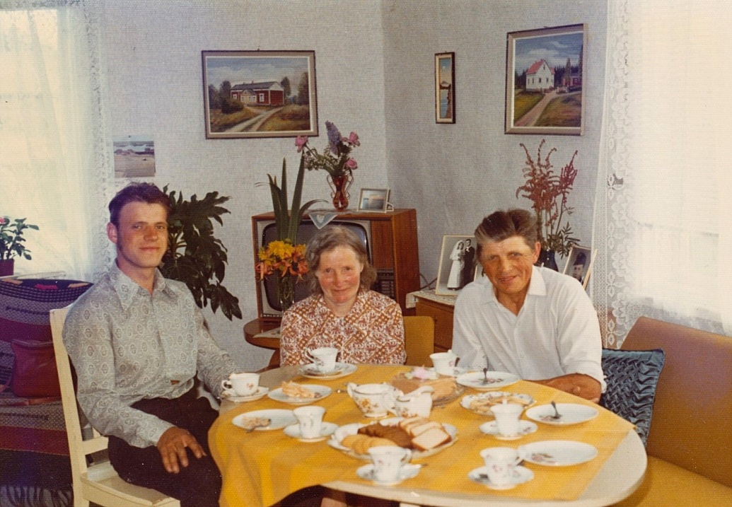Till vänster Bengt tillsammans med Signe och Eliel i augusti 1972.