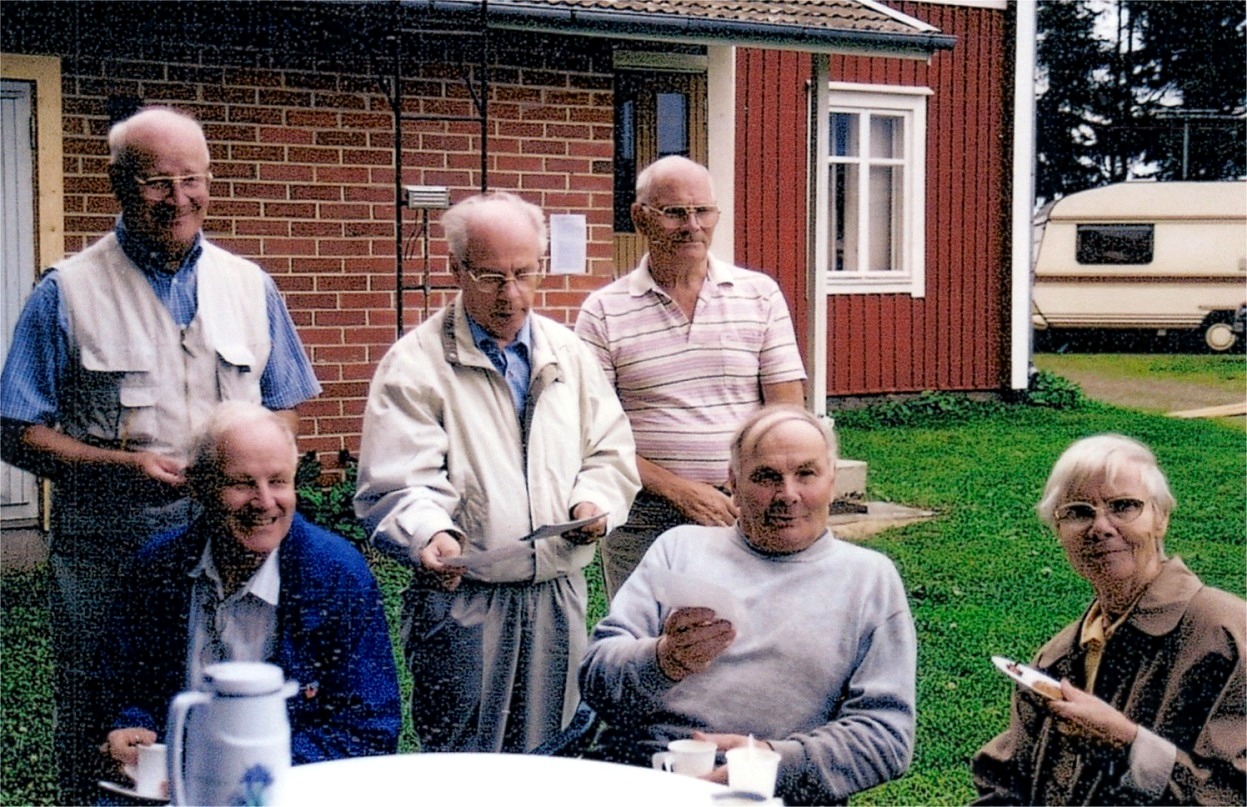År 2000 fyllde Alvar 75 år och uppvaktades av sina syskon. Fr. v. Aarre, Pauli, Pentti, Jarl, Alvar och Sylvi. 