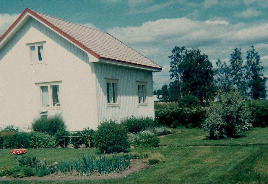Så här såg fröken Elin Rosenbacks hus ut år 1957, fotograferat från söder.