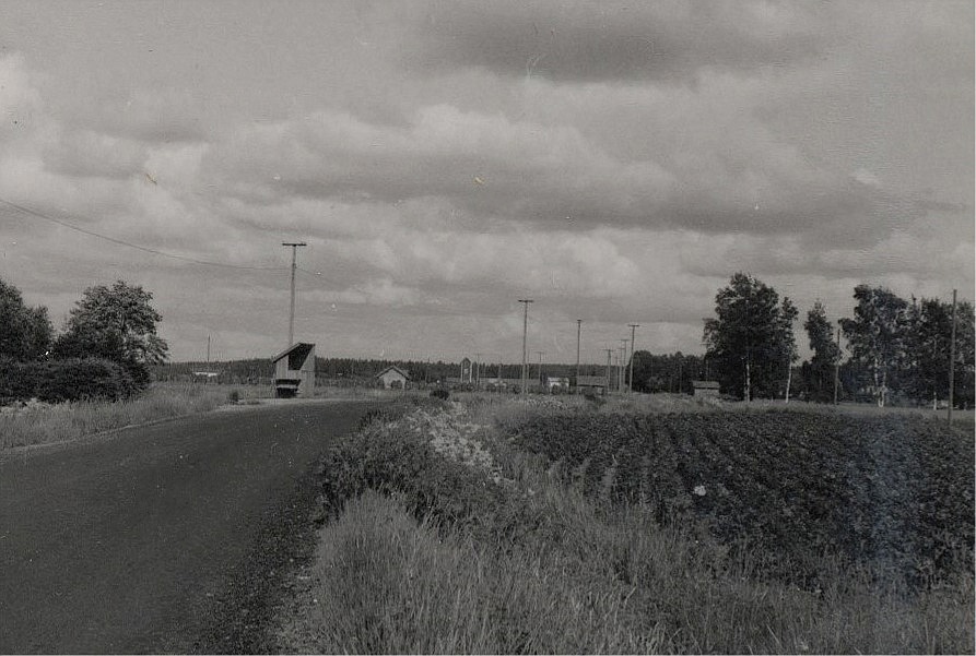 Landsvägen mot Palon, fotograferad från Granlundas Alvaras österut.