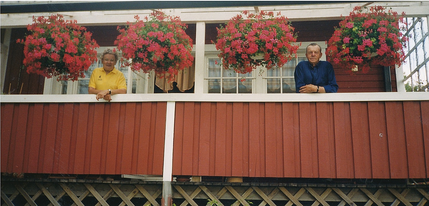 Här Helvi och Nils Klemets som är och hälsar på sin yngre dotter i Ingå.