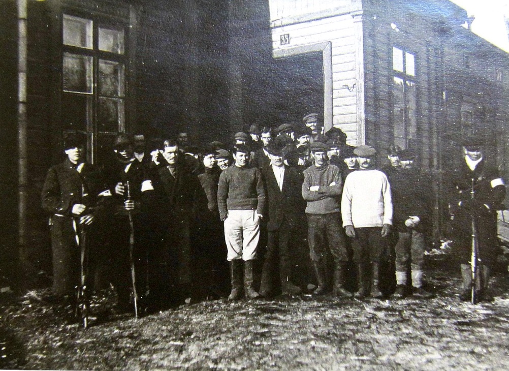 En stor mängd rödgardister togs till fånga i Kristinestad och de blev skickade till Vasa, där de internerades i en kasern på Skolhusgatan.