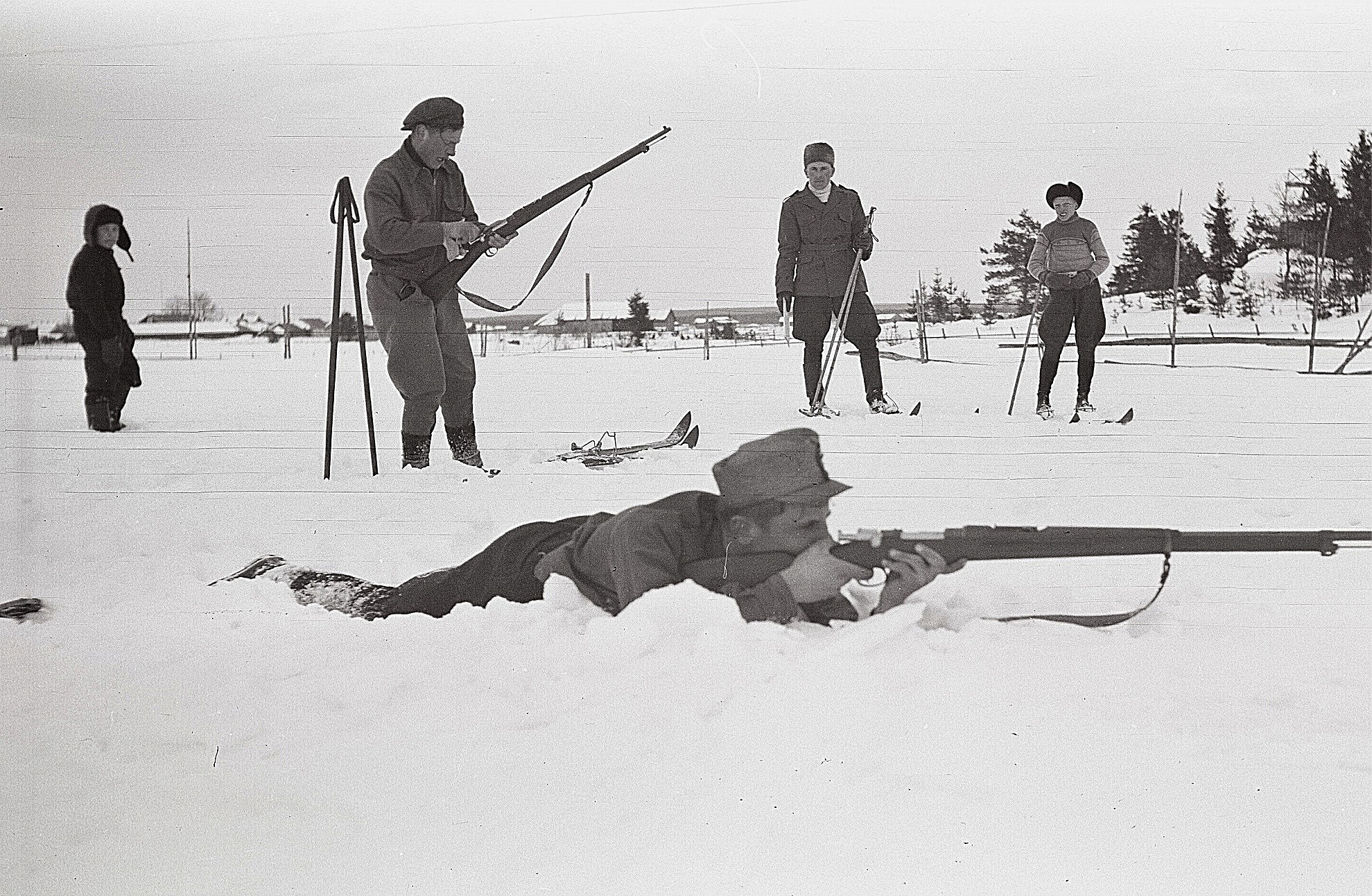 Skjutövningar på skjutplan vid Lillån, södra sidan. Egil Jossandt i tur. Foto SLS:s arkiv, Selim Björses.