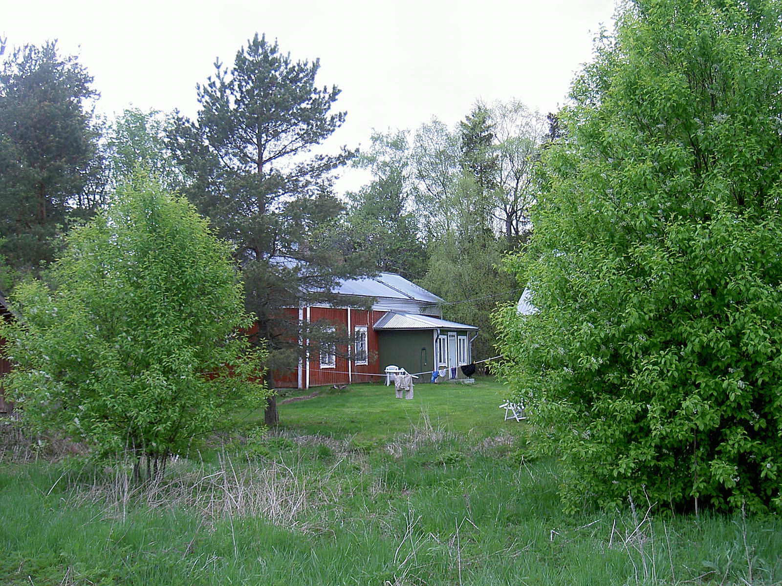 Huset fotograferat från öster år 2003. Gården används i dag endast som fritidsbostad.