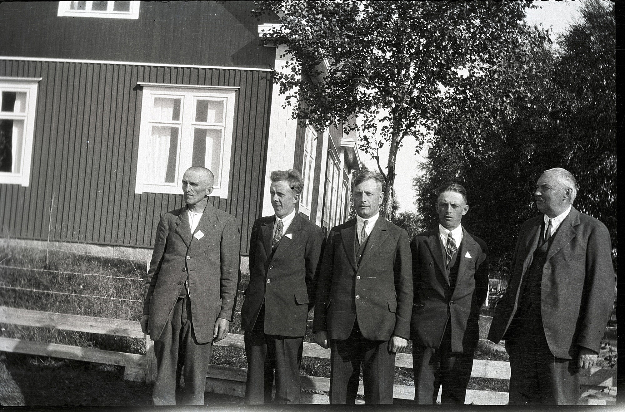 Byggnadsnämnden för lokalens renovering och tillbyggnad, från vänster Otto Ingvesback, Erland Ekholm, Selim Björses, Valter Pdjers och Nils Molander.