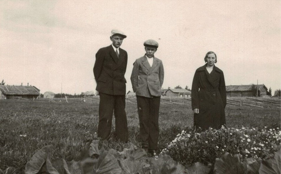 Bertel Granskog, Eskil Ålgars och Elin Björkman i ett klubbland.