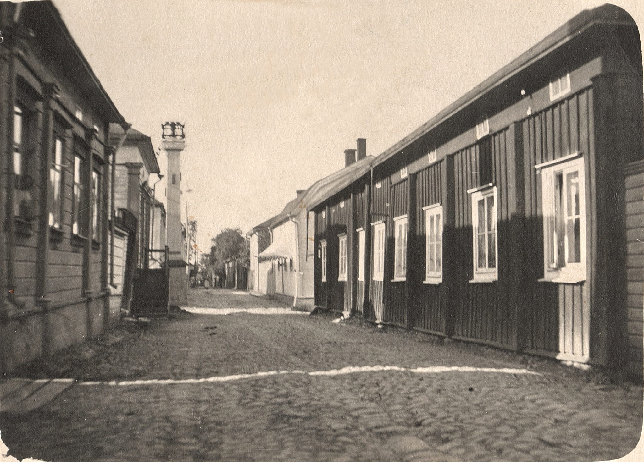 Där Östralånggatan korsar Skolgatan fanns tryckpunkten i Norrstan. Det var alltså härifrån som man reglerade gatubelysningen. (Juhani Saaris foto).